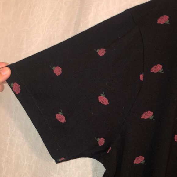 Aero L Cotton Black Rose Bud Short Sleeve Tee - Picture 10 of 11